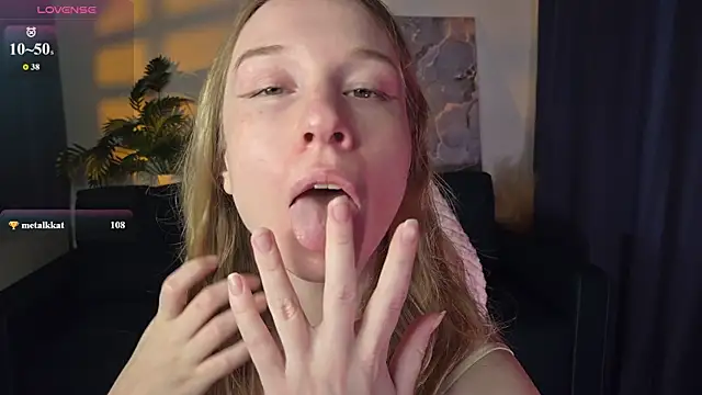 Snapshot of Eve_Sin chatting on 06.26.26 Eve Sin online show from 06.26.26