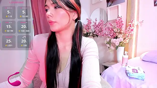 Snapshot of Aili_queen chatting on 05.26.26 Aili queen online show from 05.26.26