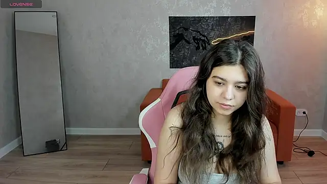 Snapshot of Trisha_Moore chatting on 05.26.26 Trisha Moore online show from 05.26.26