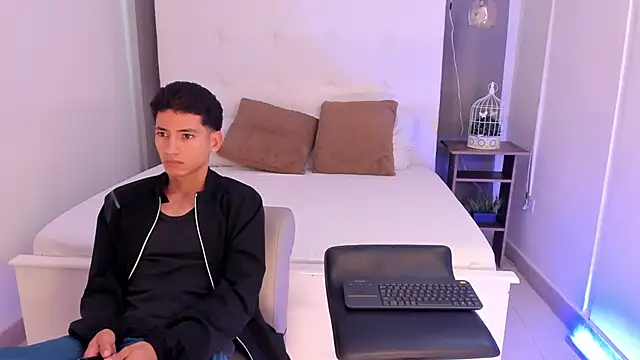 Snapshot of Alejo-and-Thiago chatting on 05.19.26 Alejo-and-Thiago online show from 05.19.26