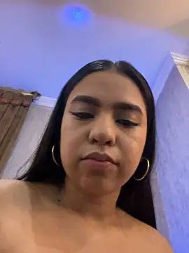 Snapshot of Dulcerouss__ chatting on 05.15.26 Dulcerouss online show from 05.15.26