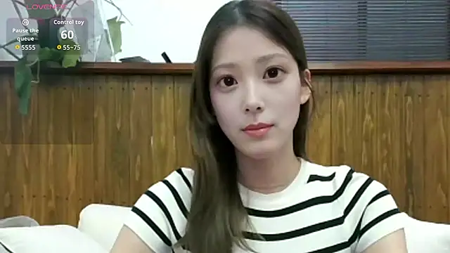 Snapshot of rii_nyan chatting on 05.21.26 rii nyan online show from 05.21.26