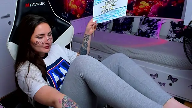 Snapshot of linphea chatting on 07.19.26 linphea online show from 07.19.26