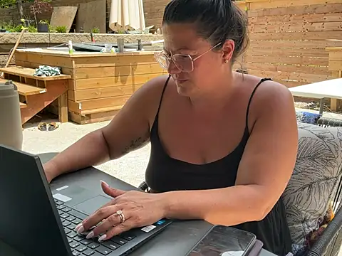 Madamebeton online show from 06.24.26