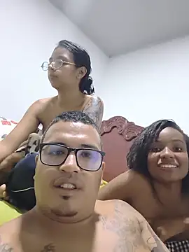 Snapshot of OshunHoney chatting on 05.17.26 OshunHoney online show from 05.17.26