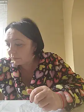 Snapshot of EmmaEmmy40 chatting on 06.17.26 EmmaEmmy40 online show from 06.17.26