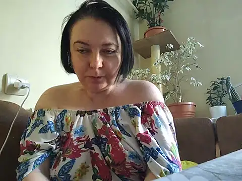 Snapshot of EmmaEmmy40 chatting on 07.17.26 EmmaEmmy40 online show from 07.17.26