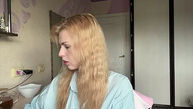 Snapshot of ScarlettRosy chatting on 05.31.26 ScarlettRosy online show from 05.31.26