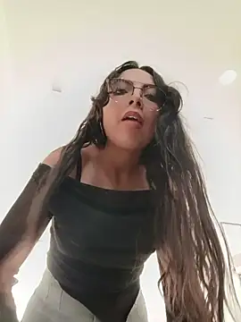 JENNIFER  03 online show from 05.31.26