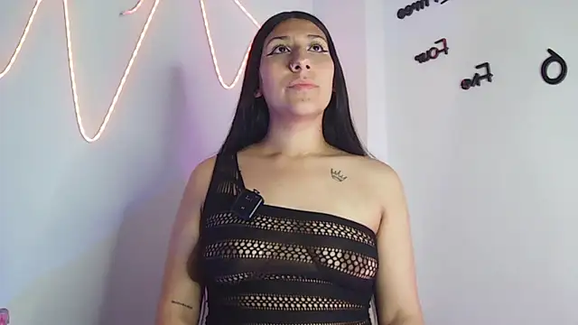 Snapshot of Sara_Blum chatting on 05.19.26 Sara Blum online show from 05.19.26