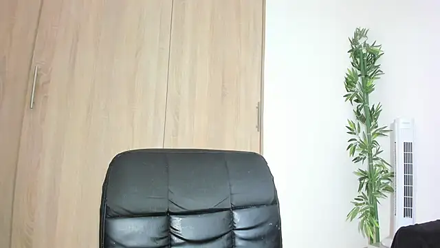 Snapshot of keily_milk chatting on 05.16.26 keily milk online show from 05.16.26