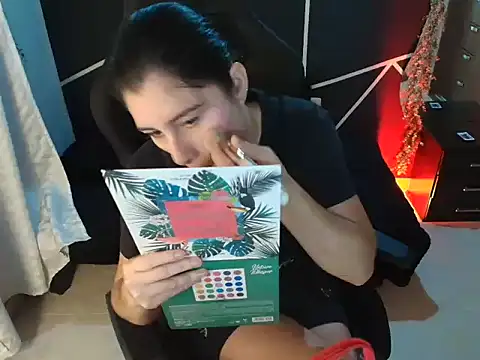 Snapshot of LUCYMILF_SEXY chatting on 05.10.26 LUCYMILF SEXY online show from 05.10.26