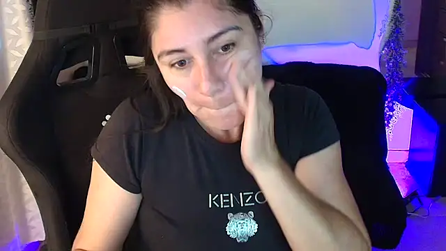 Snapshot of LUCYMILF_SEXY chatting on 05.24.26 LUCYMILF SEXY online show from 05.24.26