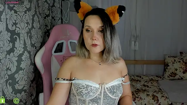 Snapshot of Nikki_Mi1k chatting on 07.28.26 Nikki Mi1k online show from 07.28.26