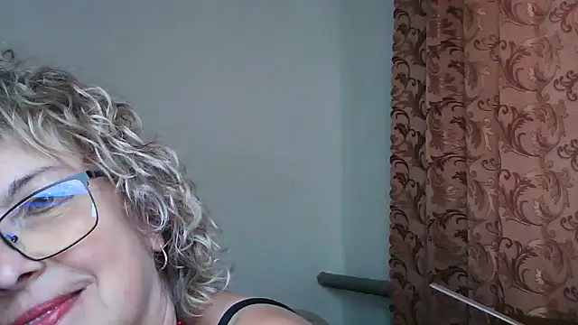 Snapshot of ElizabethGorden chatting on 06.19.26 ElizabethGorden online show from 06.19.26