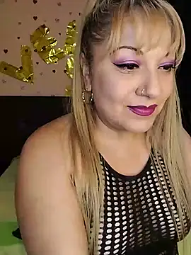 Snapshot of Venuss_Milf chatting on 06.28.26 Venuss Milf online show from 06.28.26