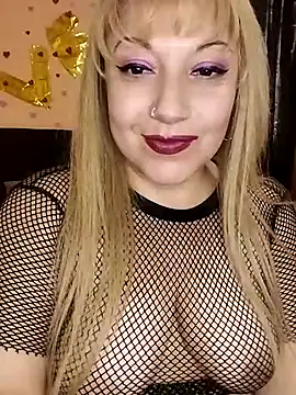 Snapshot of Venuss_Milf chatting on 07.28.26 Venuss Milf online show from 07.28.26