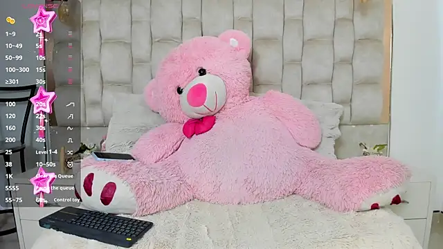 Snapshot of MaddyReyes chatting on 06.18.26 MaddyReyes online show from 06.18.26