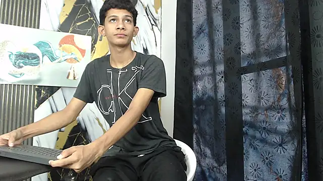Snapshot of TWINKS_BOYSX chatting on 06.11.26 TWINKS BOYSX online show from 06.11.26