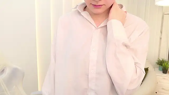 Snapshot of Sindell_cryell chatting on 05.19.26 Sindell cryell online show from 05.19.26