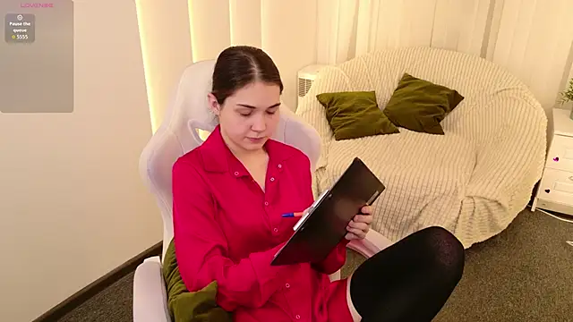 Snapshot of Sindell_cryell chatting on 06.19.26 Sindell cryell online show from 06.19.26