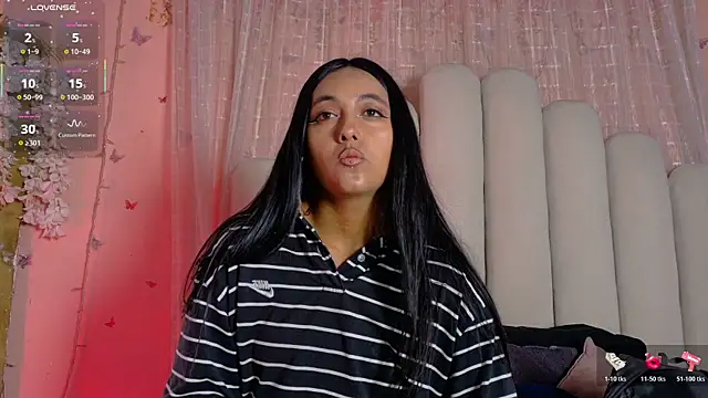 Snapshot of Hollyyqueen_ chatting on 05.11.26 Hollyyqueen online show from 05.11.26