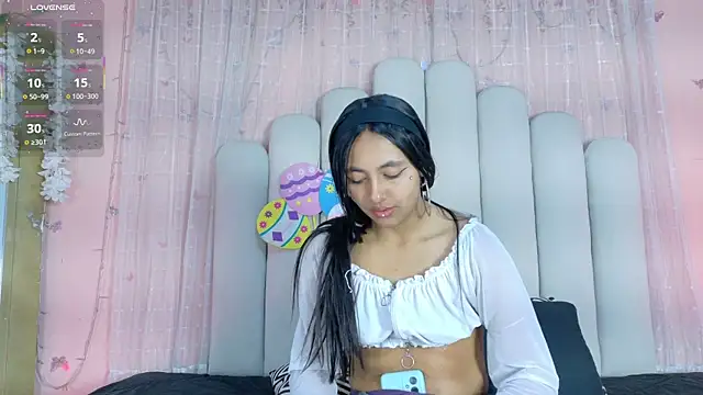 Snapshot of Hollyyqueen_ chatting on 06.10.26 Hollyyqueen online show from 06.10.26