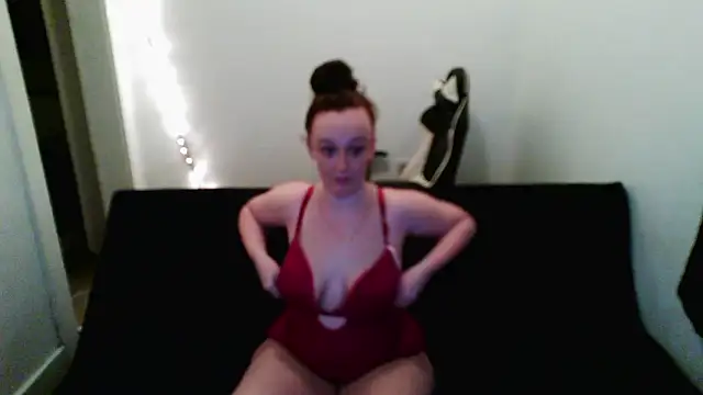 PeechyXOXO online show from 05.06.26