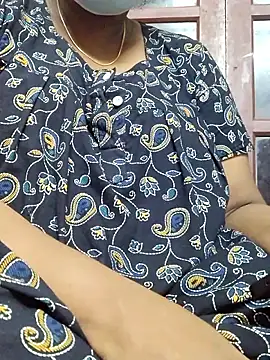 Snapshot of tamilkavitha123 chatting on 05.18.26 tamilkavitha123 online show from 05.18.26