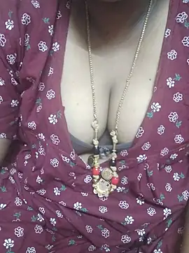 Snapshot of tamilkavitha123 chatting on 07.11.26 tamilkavitha123 online show from 07.11.26