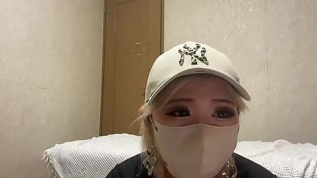 Snapshot of k_0404 chatting on 06.24.26 k 0404 online show from 06.24.26