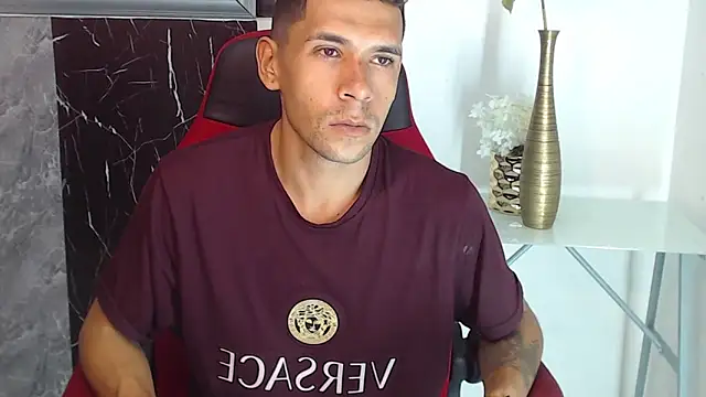 Snapshot of Miguel_sexxx chatting on 06.07.26 Miguel sexxx online show from 06.07.26