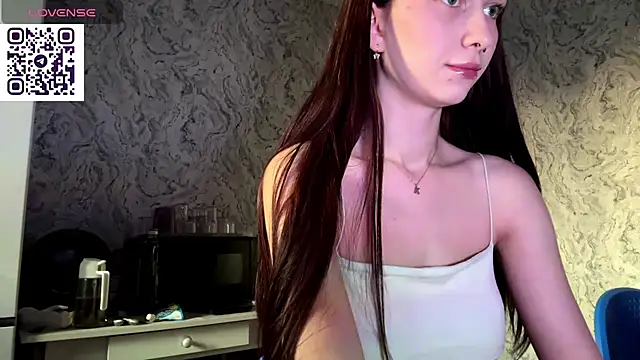 Snapshot of HinaDesire chatting on 06.15.26 HinaDesire online show from 06.15.26
