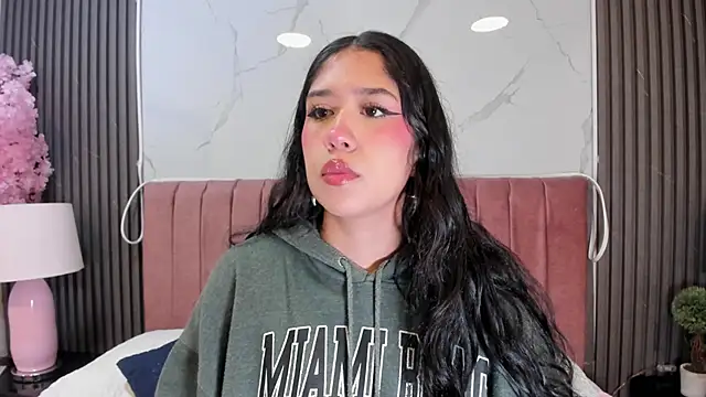 Hanna Thorne online show from 06.18.26