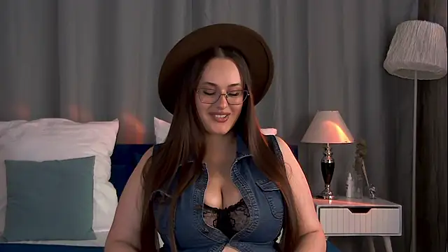 Queen Monica  online show from 07.31.26