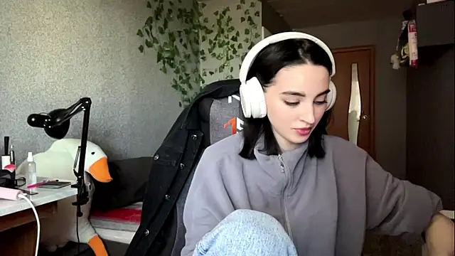 NightFoxxx online show from 06.10.26