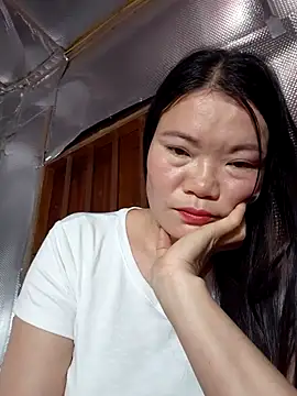 Snapshot of -Trici- chatting on 05.15.26 -Trici- online show from 05.15.26