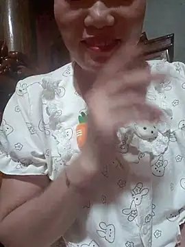 Snapshot of -Trici- chatting on 06.25.26 -Trici- online show from 06.25.26