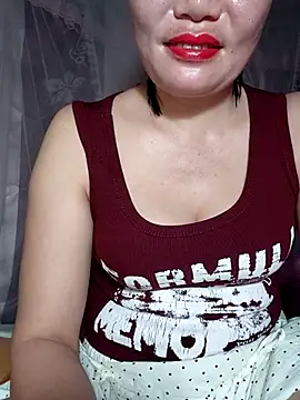 Snapshot of -Trici- chatting on 07.13.26 -Trici- online show from 07.13.26