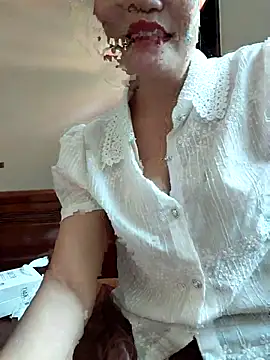 Snapshot of -Trici- chatting on 07.22.26 -Trici- online show from 07.22.26