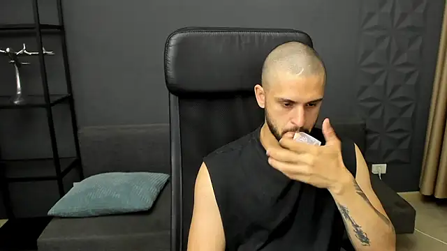 TroyWadee online show from 06.10.26