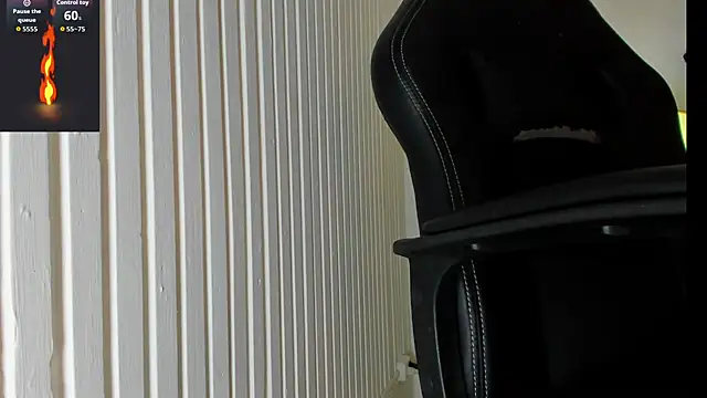 Snapshot of _maximo_1 chatting on 06.19.26 maximo 1 online show from 06.19.26