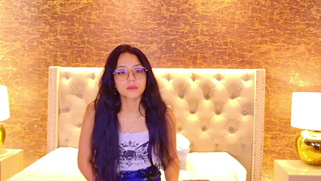 Snapshot of Kiara_layla chatting on 06.13.26 Kiara layla online show from 06.13.26