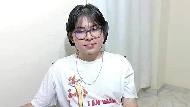 Snapshot of kuromi_boy chatting on 06.14.26 kuromi boy online show from 06.14.26