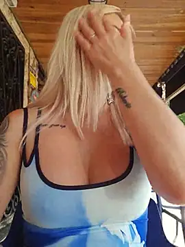 Snapshot of MILFBARBY chatting on 06.19.26 MILFBARBY online show from 06.19.26