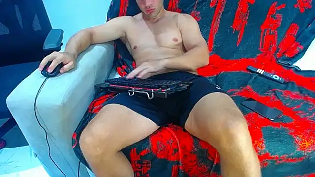 Snapshot of hugo_19cm chatting on 06.22.26 hugo 19cm online show from 06.22.26