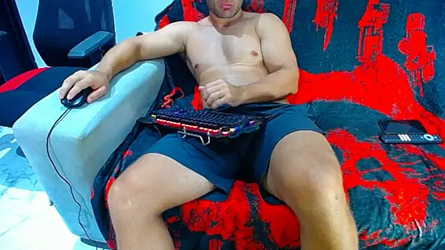 Snapshot of hugo_19cm chatting on 06.30.26 hugo 19cm online show from 06.30.26