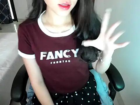 Linh smile  online show from 06.30.26