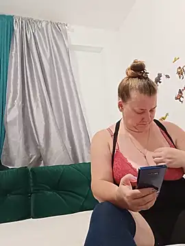 Snapshot of JuliaBestX chatting on 06.28.26 JuliaBestX online show from 06.28.26