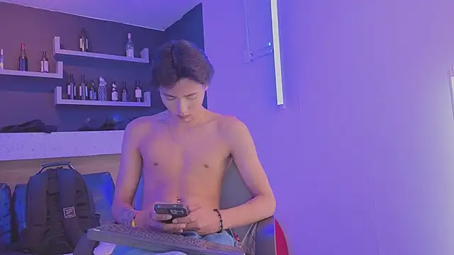Snapshot of tian_sex chatting on 06.30.26 tian sex online show from 06.30.26